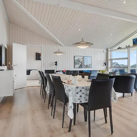 Feriehus Stunning In With 5 Bedrooms And Sauna *