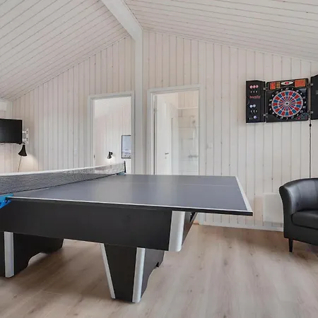 Stunning In With 5 Bedrooms And Sauna * Løkken