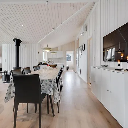 Stunning In With 5 Bedrooms And Sauna